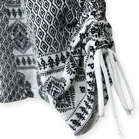 Chicos Black And White Printed Ruched-Sleeve Cardigan 2 Large Womens Lightweight - Picture 6 of 12